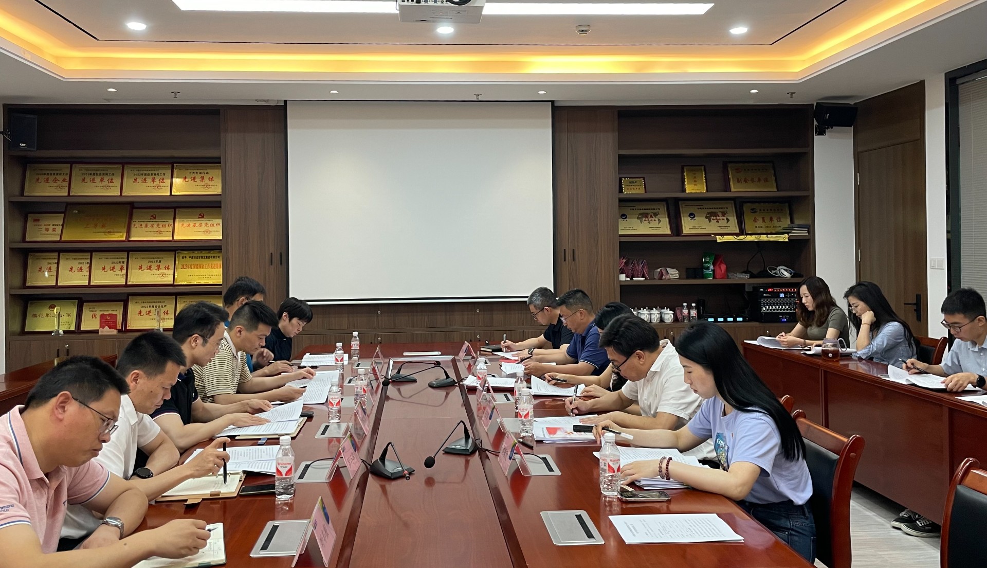 講黨性守黨規嚴黨紀——市交投集團領(lǐng)導赴市交投物流集團開(kāi)展聯(lián)系點(diǎn)工作，葉嵐清拍攝2.jpg