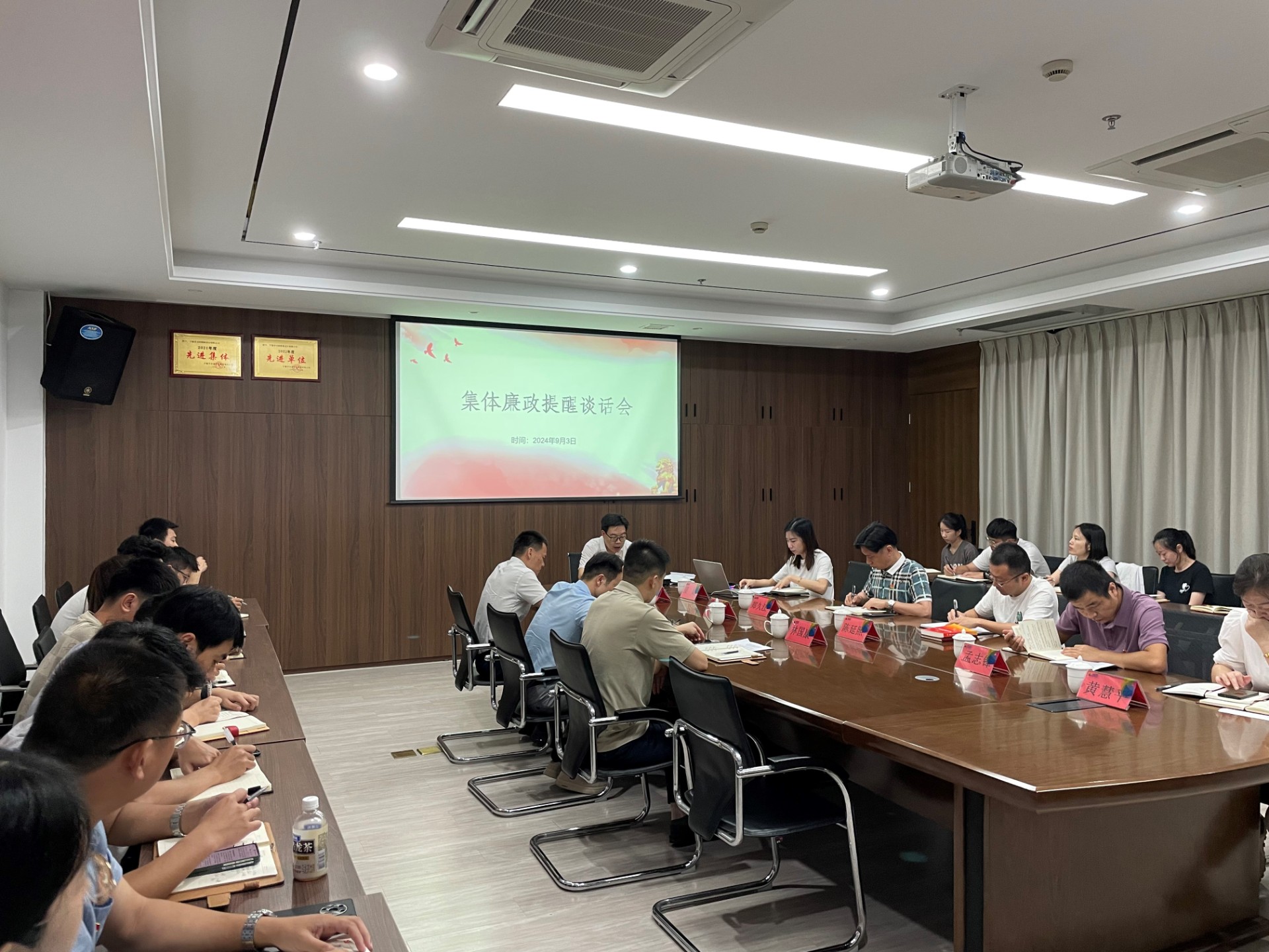 市交投集團領(lǐng)導深入市交投物流集團市交投勘察設計公司開(kāi)展聯(lián)系點(diǎn)工作，葉嵐清拍攝2.jpg