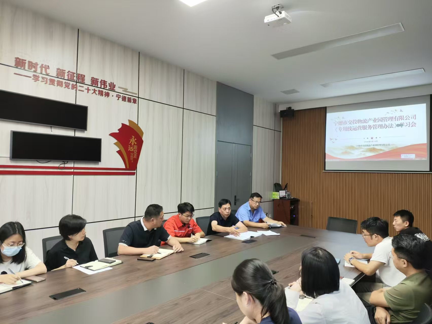 福州鐵路物流中心寧德鐵路物流營(yíng)業(yè)部領(lǐng)導深入寧德陸港開(kāi)展愛(ài)車(chē)宣傳活動(dòng)，張長(cháng)明拍攝.jpg
