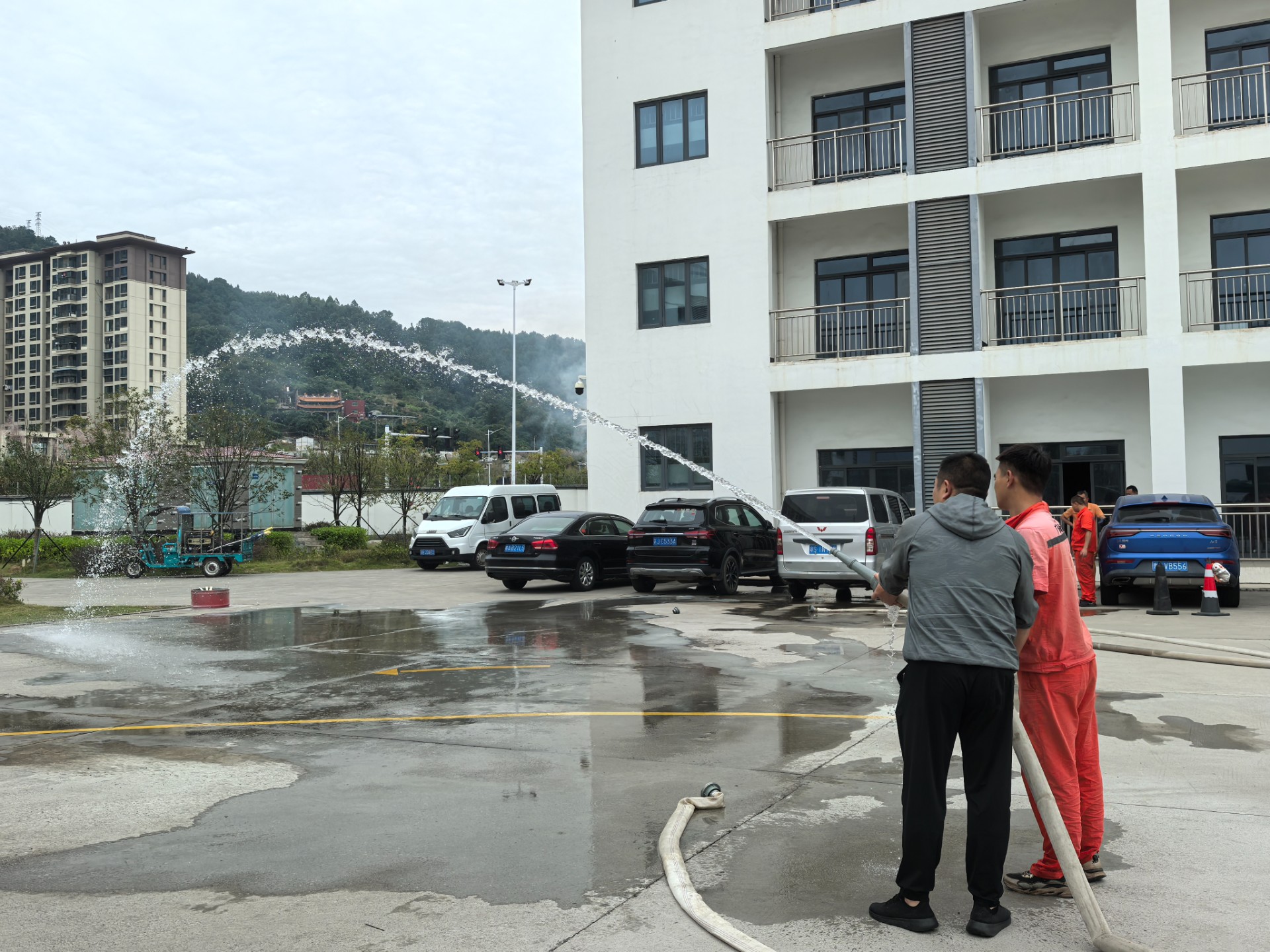 寧德陸港開(kāi)展“119消防安全日”應急演練活動(dòng)，周明組拍攝3.jpg
